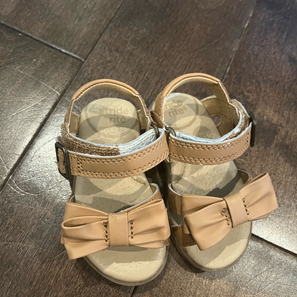 Stride Rite Toddler Sz 4 Sandals with Bow